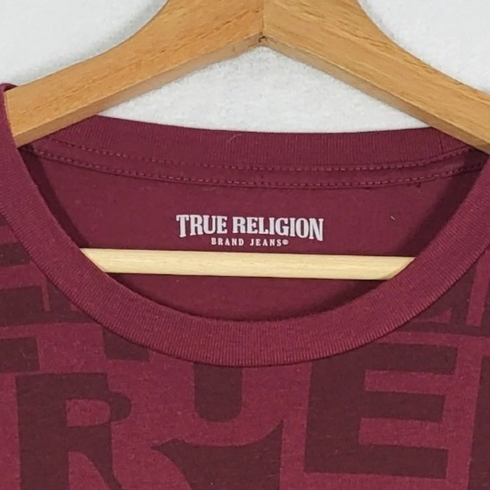 True Religion Long Sleeve T-Shirt Mens XL Burgundy All Over Logo Print Tee Y2K